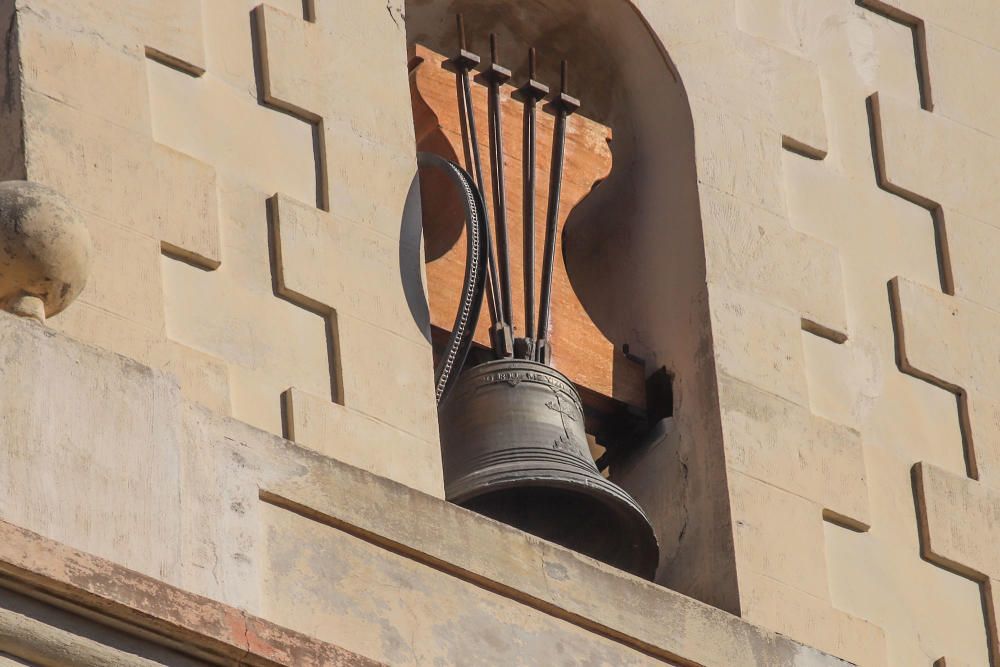 Imágenes de los campanarios de Santiago el Mayor, Catedral y Nuestra Señora de Monserrate en Orihuela y San Martín de Callosa. El Consell ha protegido como BIC sus campanas góticas.