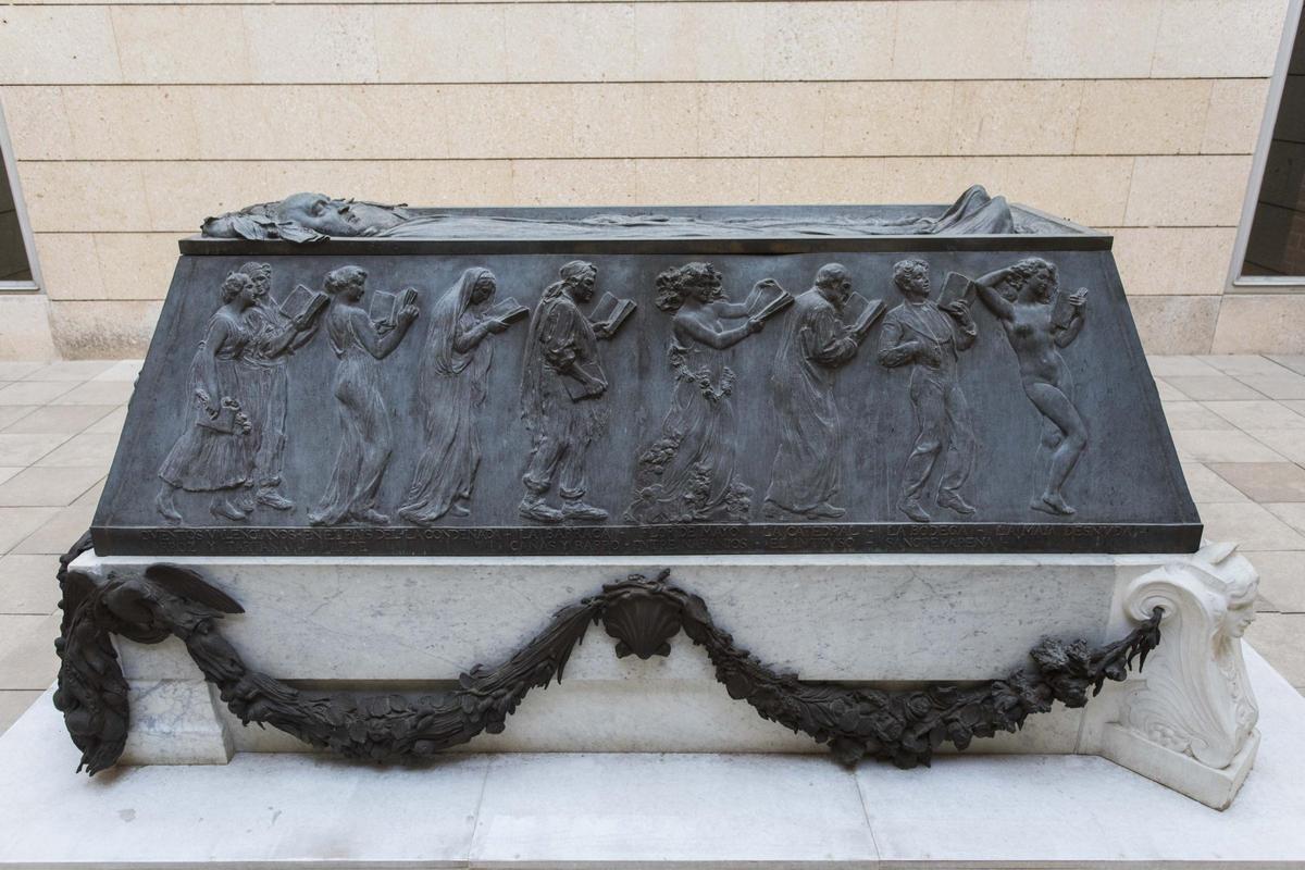 La tumba de Blasco Ibáñez, hecha por Benlliure, en el Museo de Bellas Artes.