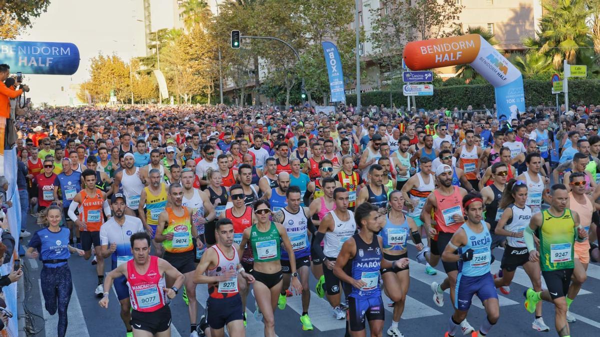 Imagen de la salida de la Benidorm Half 2025