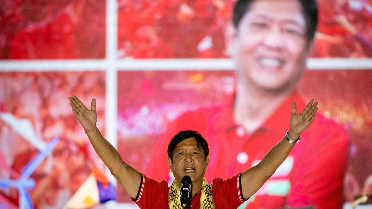 Ferdinand &quot;Bongbong&quot; Marcos Júnior, durante un mitin en Lipa, en la provincia filipina de Batangas.