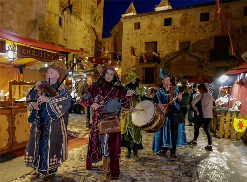 Las imágenes del arranque del Mercado Medieval de las Tres Culturas en Cáceres