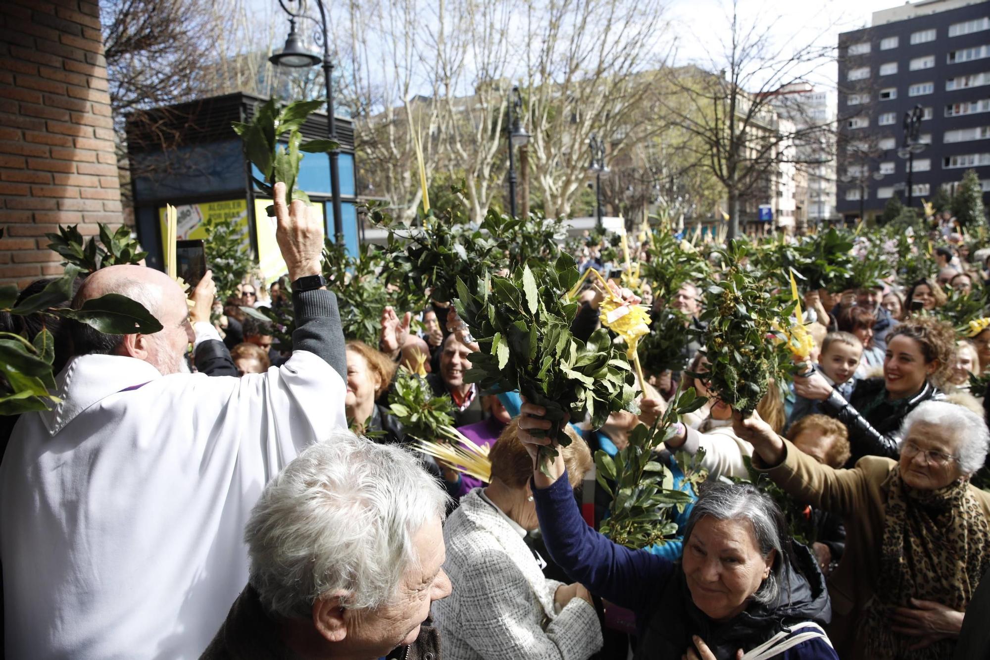 EN IMÁGENES: Gijón procesiona para celebrar el Domingo de Ramos