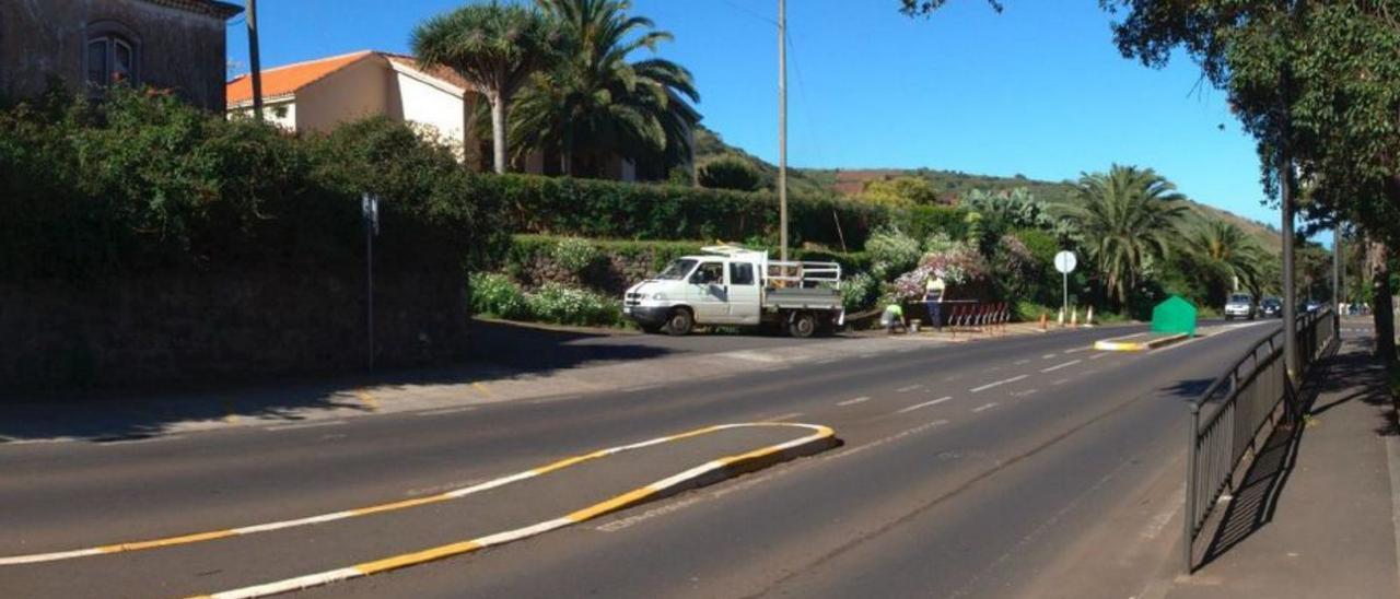 La carretera TF-13 a su paso por el municipio de Tegueste.