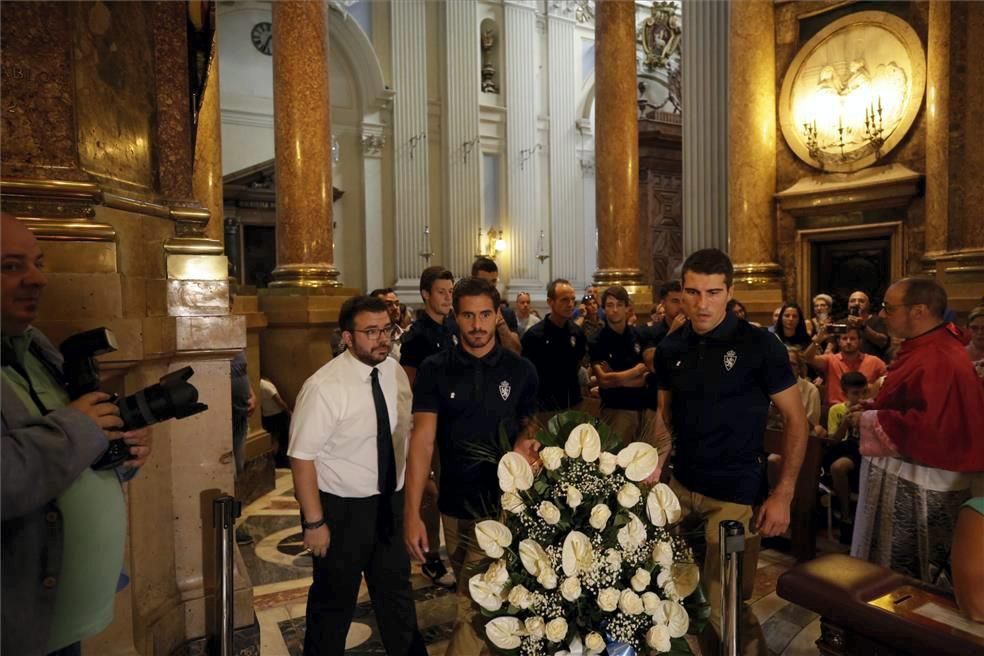 Ofrenda del Real Zaragoza ante la Virgen del Pilar