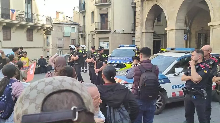 Concentració i manifestació contra el racisme a Manresa