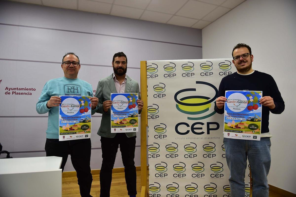 Responsables de GastroGusta, durante la presentación en Plasencia.