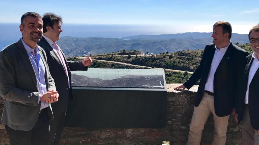 Els consellers Vila i Rull amb el president de la Diputació de Girona i l&#039;alcalde del Port de la Selva a Sant Pere de Rodes