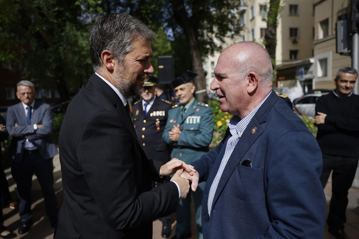 La Comunidad homenajea a las víctimas del atentado terrorista en la calle Juan Bravo en su 40º aniversario.