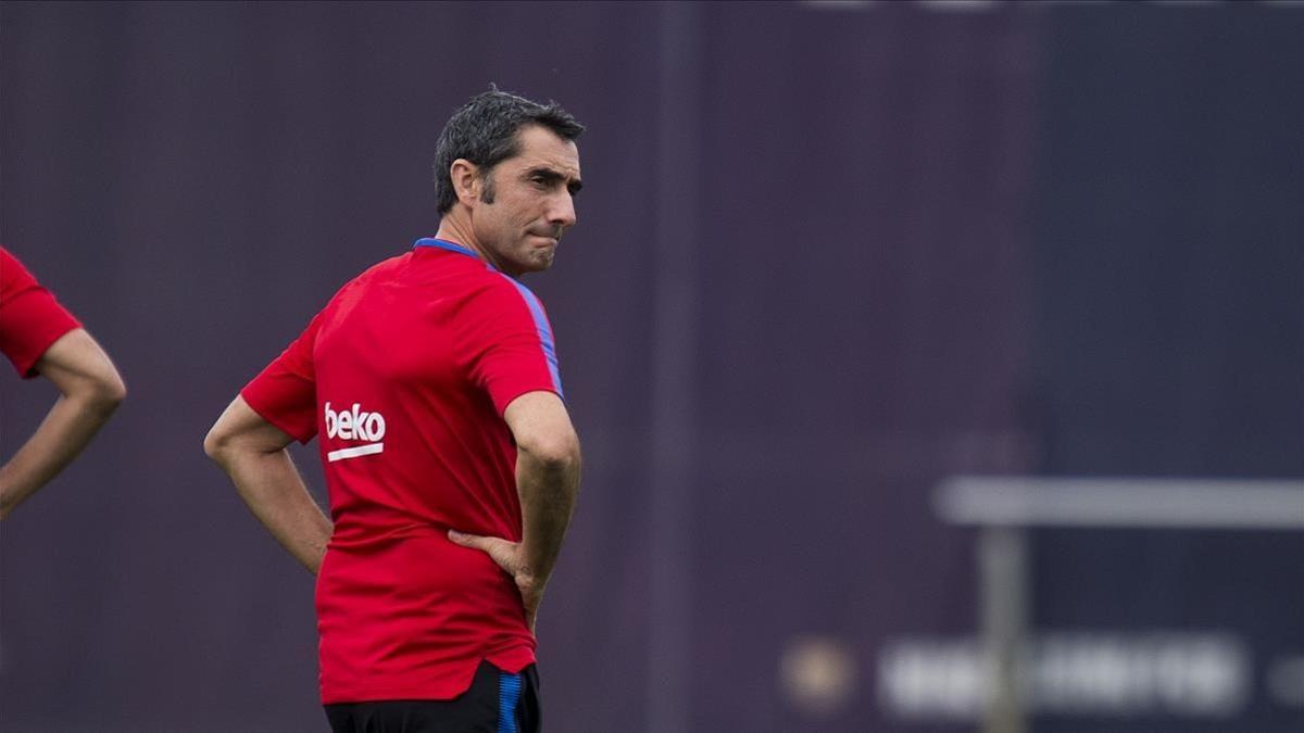 Valverde, en un entrenamiento del Barça en la ciudad deportiva de Sant Joan Despí.