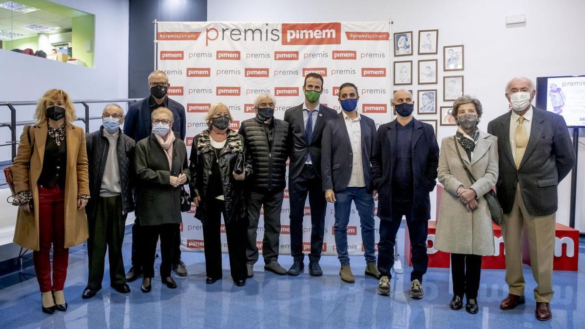 Foto de los premiados antes de la gala, ayer, en el teatre Xesc Forteza de Palma. | B.RAMON