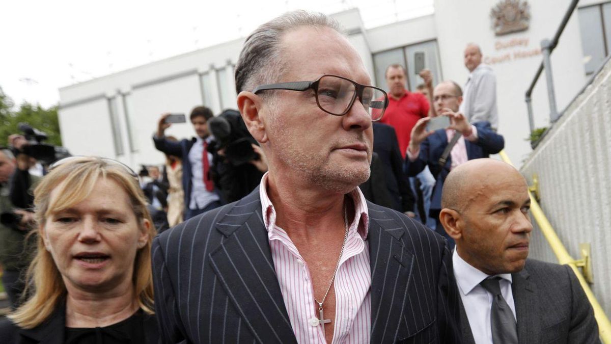 Paul Gascoigne, a la salida de un juzgado en 2016 tras ser condenado por un comentario racista.