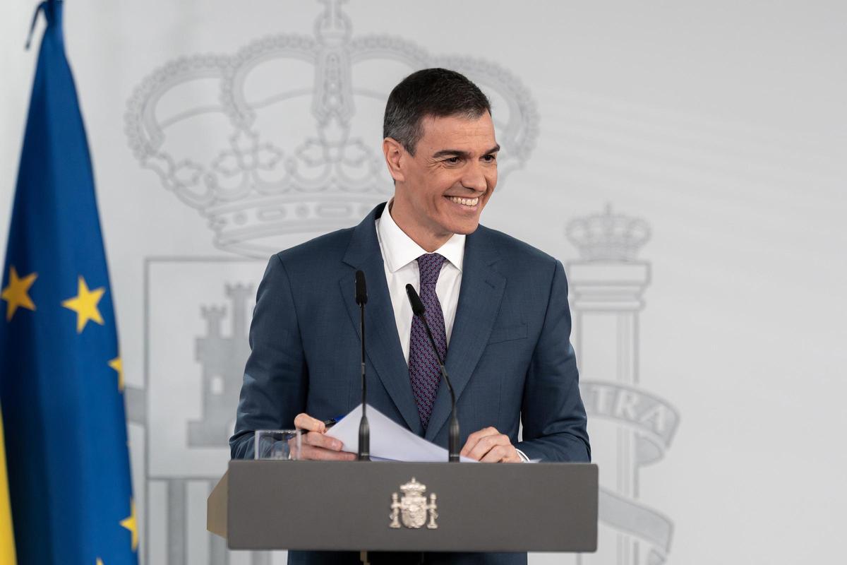 El presidente del Gobierno, Pedro Sánchez, comparece ante los medios, en el Palacio de la Moncloa, a 29 de abril de 2025, en Madrid (España).