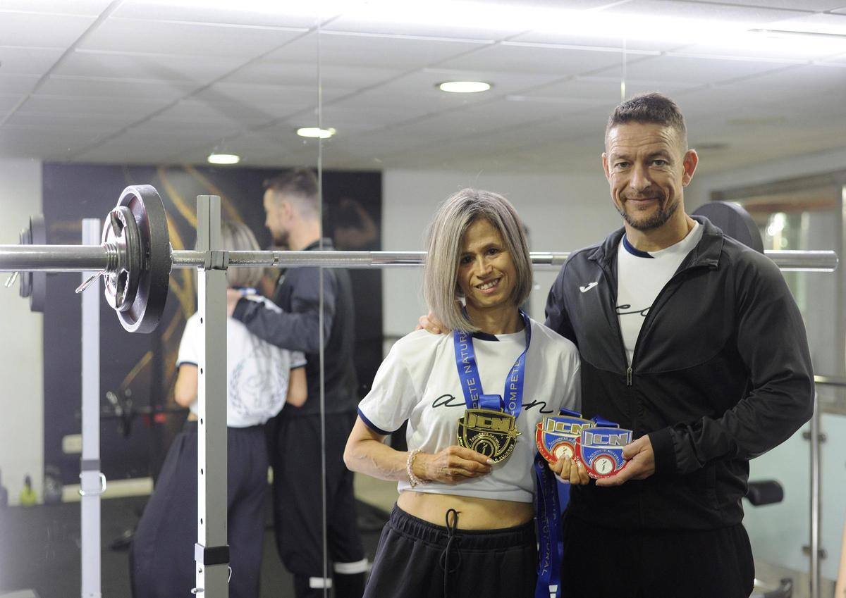 Dori Carbia con su entrenador, Miguel Pereira.