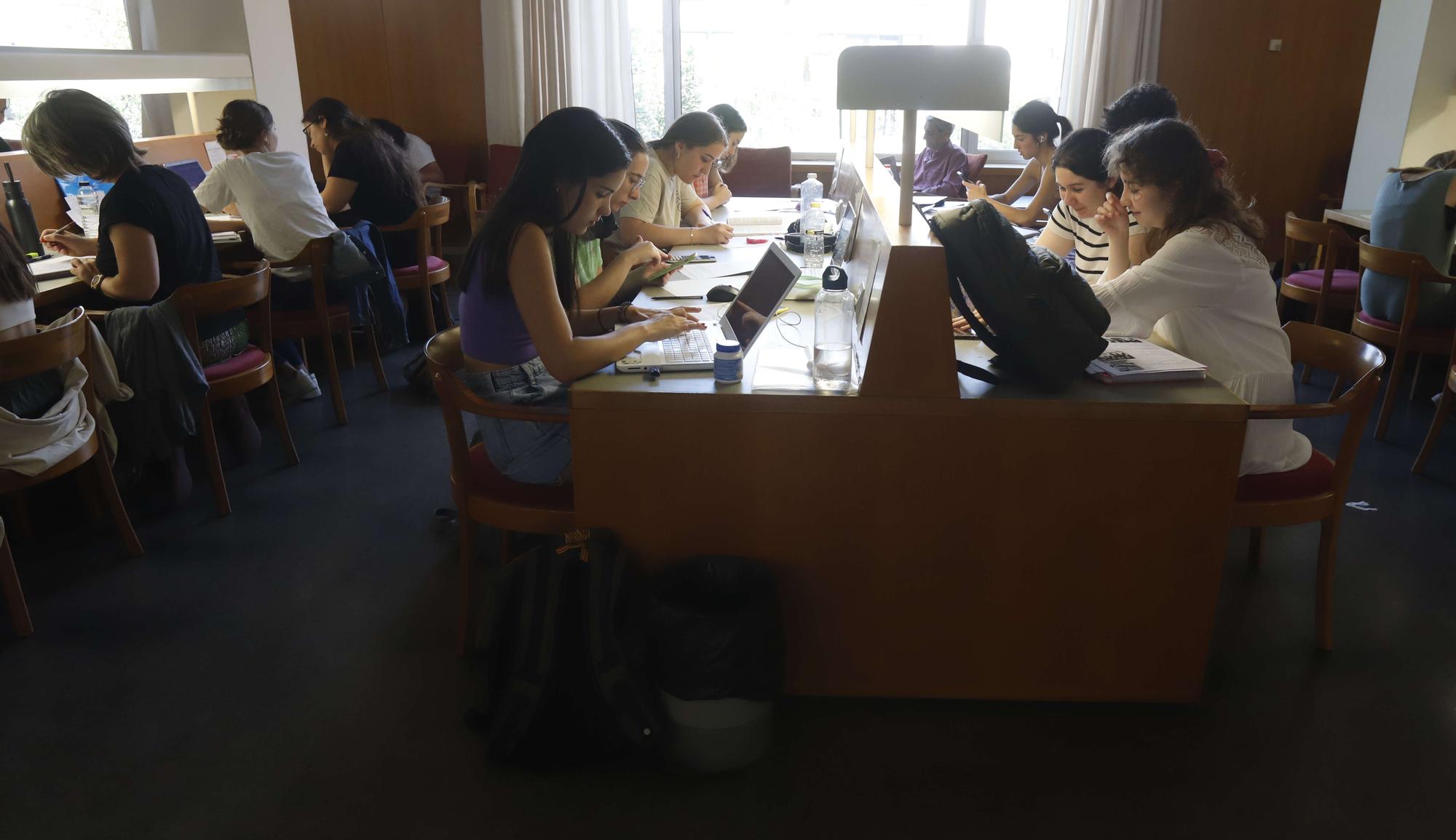 Aforo completo en las bibliotecas aragonesas en las últimas horas antes de la Evau