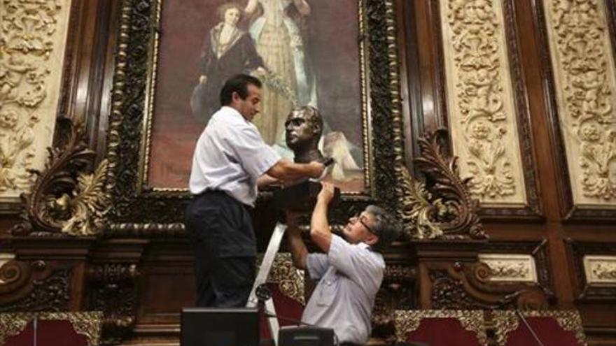 El Gobierno se ofrece a enviarle un retrato de Felipe VI a Colau