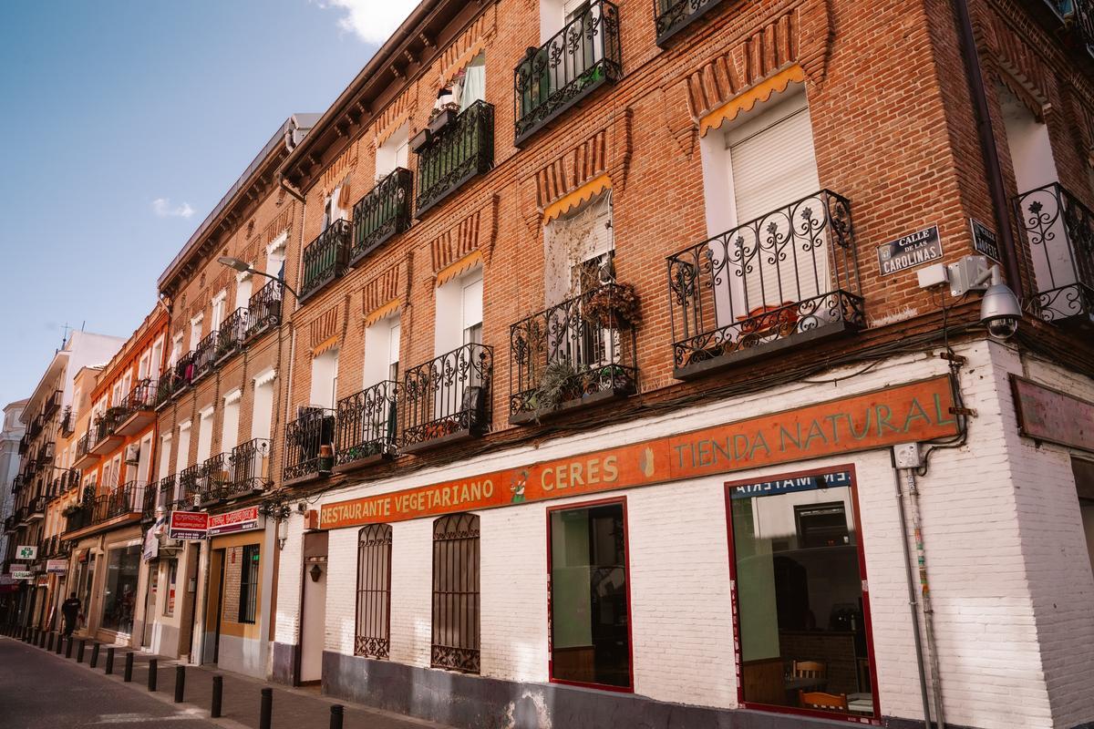 04.03.2024. MADRID. Fachadas mudéjar en el barrio de Tetuán. Foto: Alba Vigaray