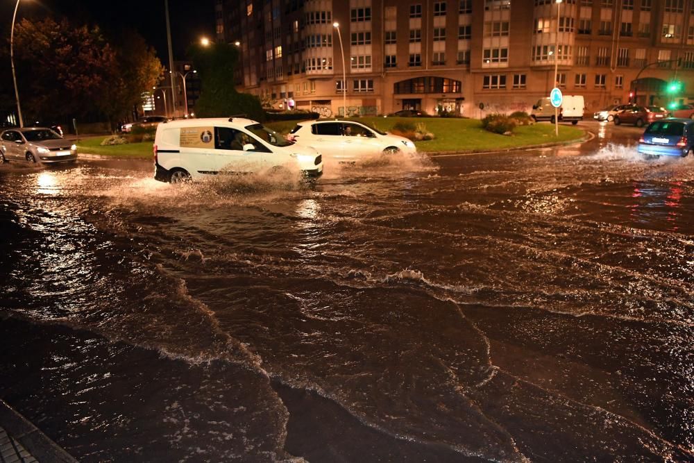 Una tromba de agua deja inundaciones en A Coruña