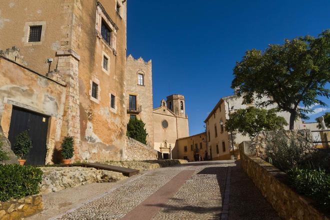 Iglesia y Castillo de  Altafulla