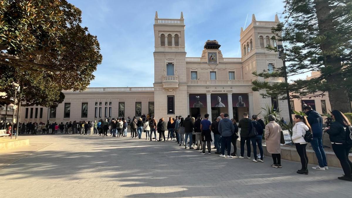 Más de 5 horas de cola para despedir a los Guerreros de Xi'an en el MARQ de Alicante