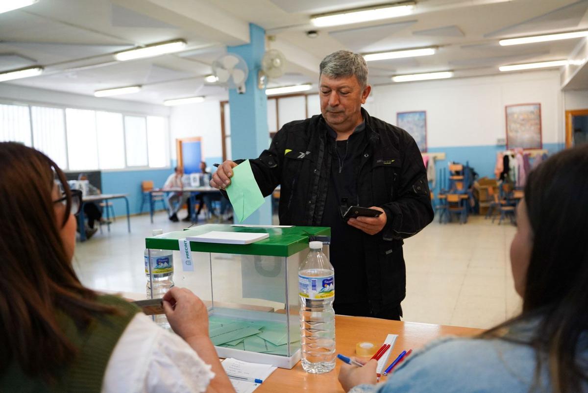 Un colegio electoral de Sevilla este domingo.