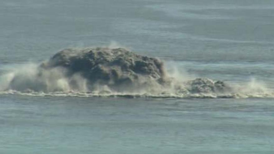 Actividad explosiva del volcán submarino de El Hierro en 2011.| LP/DLP