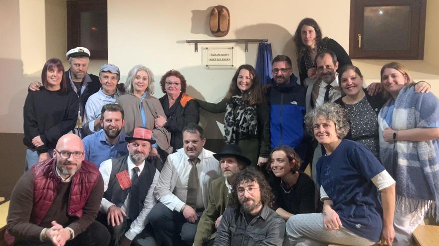 Emocionante ovación al actor Kike Iglesias en Santa Eulalia de Oscos: “Nuestra tierra tiene más pasión y mas arte gracias a que él estuvo en ella”