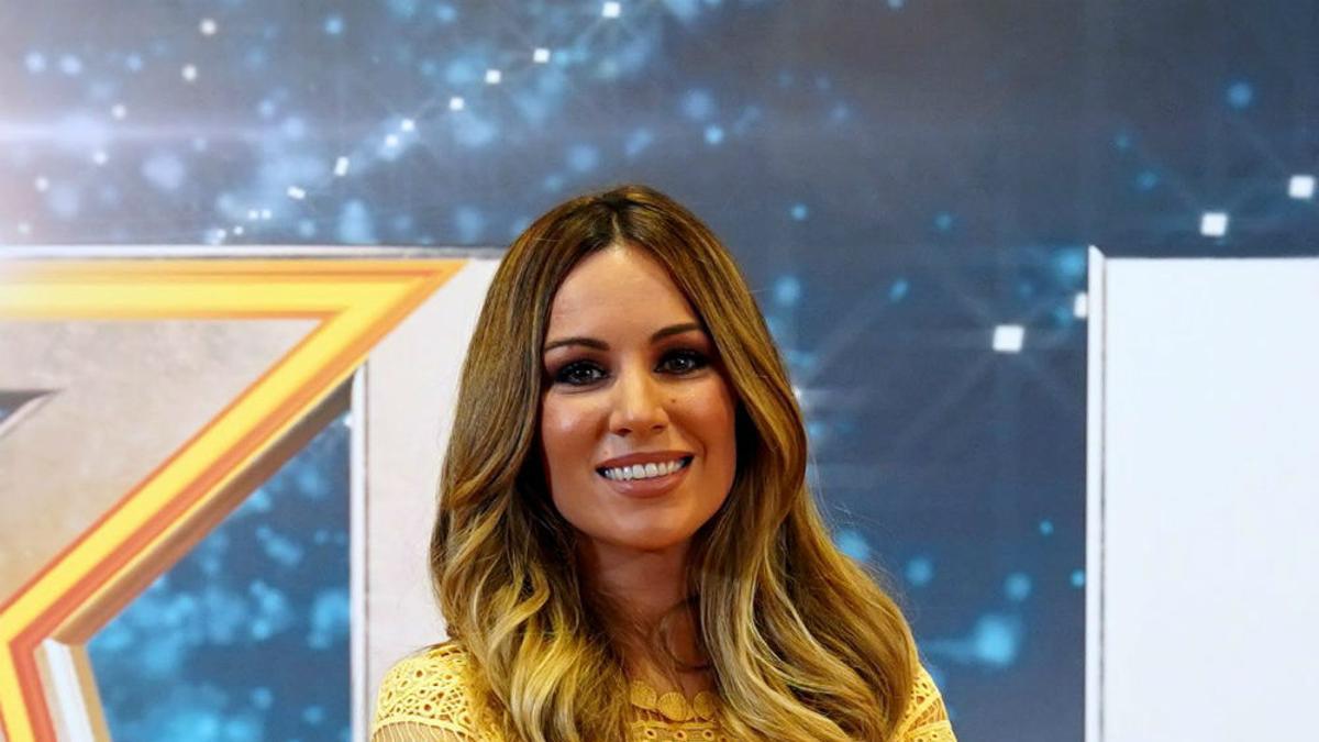 Edurne desafía a las supersticiones de amarillo