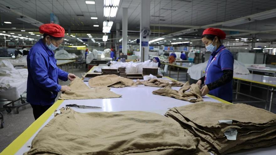 Jerséis de Bangladesh y China, trajes de Turquía, camisas de Marruecos y abrigos de Camboya: así se viste la industria de la moda gallega