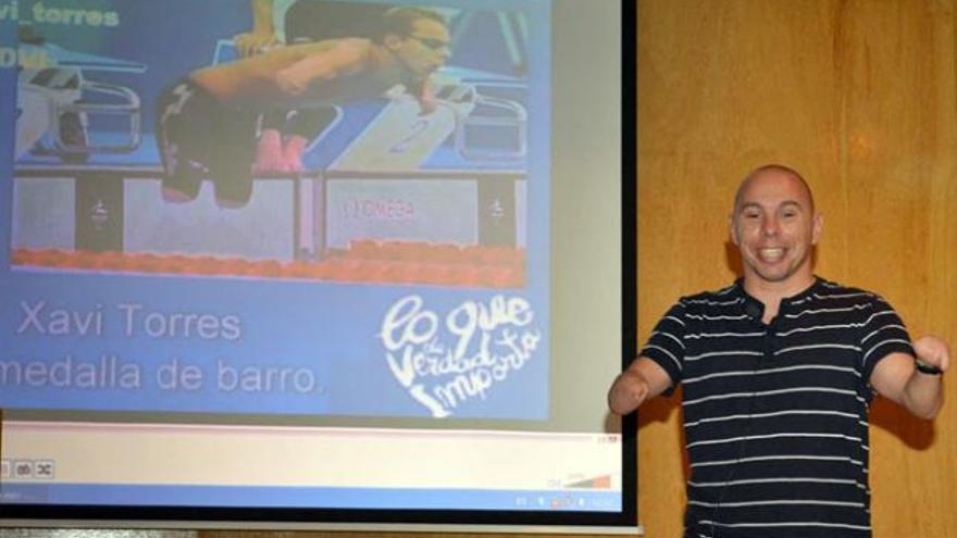 El paralímpico Xavi Torres, ayer, durante su charla en la Feria Gran Canaria Accesible. | yaiza socorro