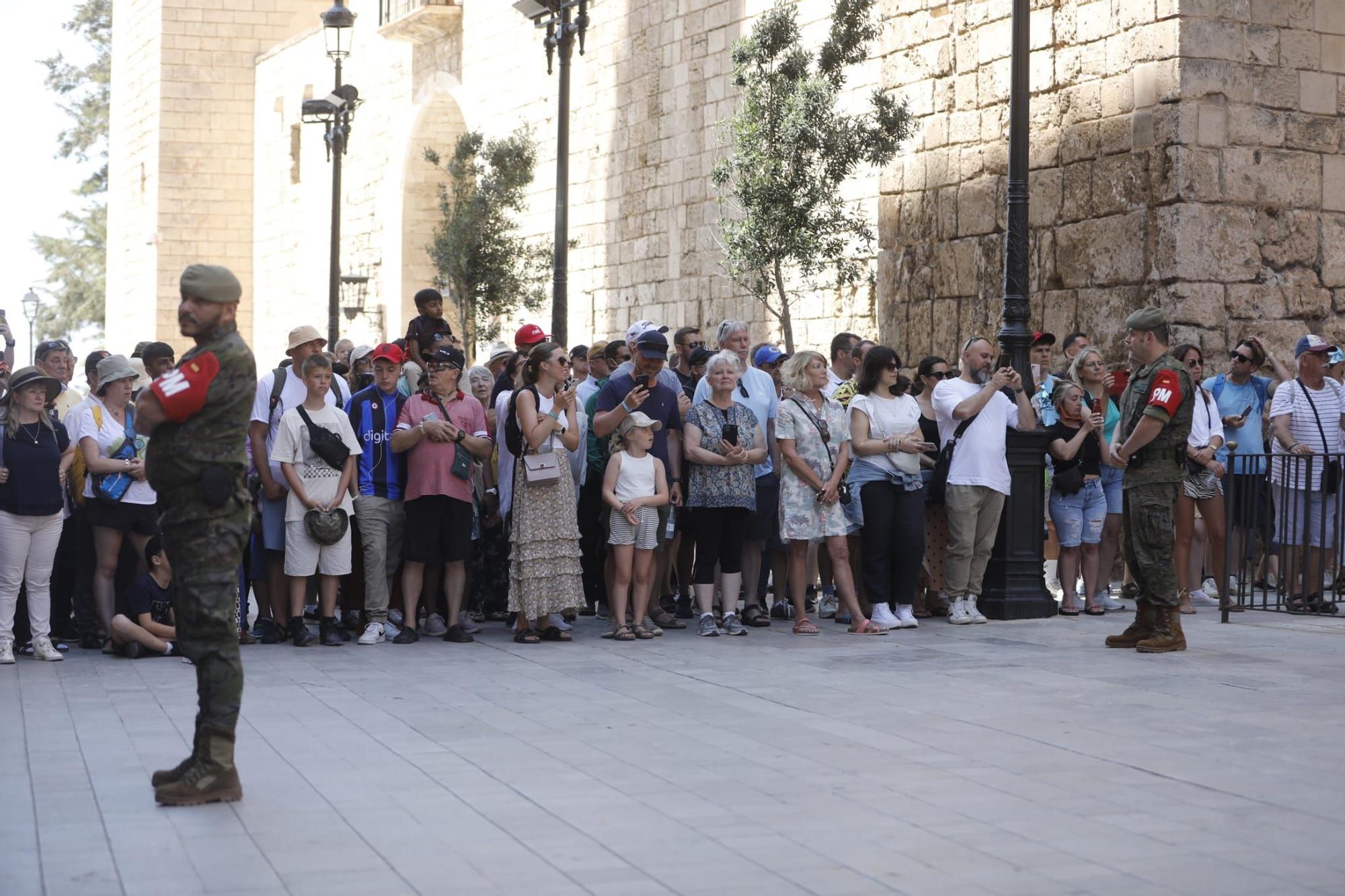 El Ejército celebra el relevo de la Guardia de Honor en Palma