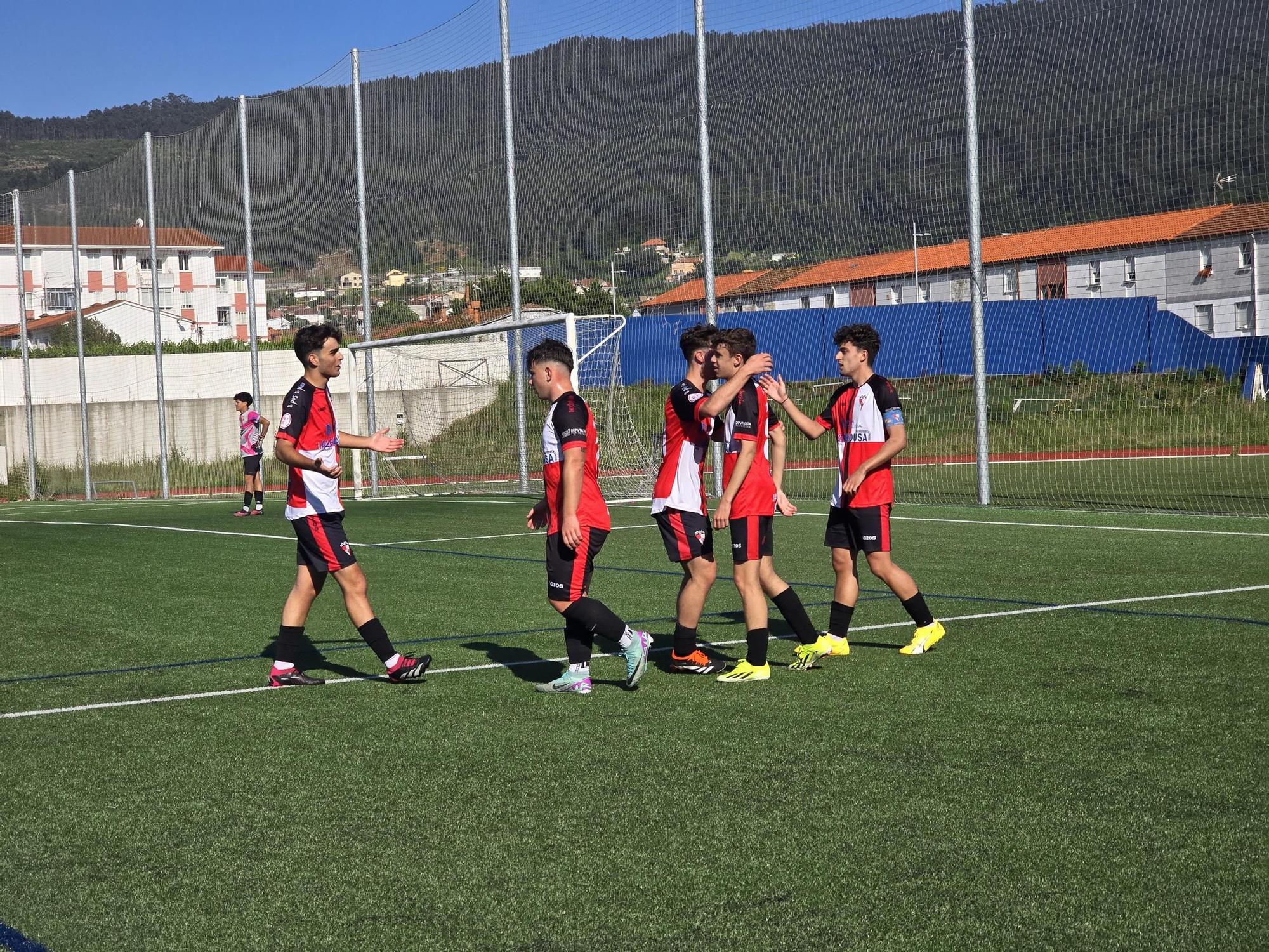 El Juvenil B del Arosa se proclama campeón de la Liga Gallega y logra así el ascenso directo a Liga Nacional tras vencer al Marín (0-3).