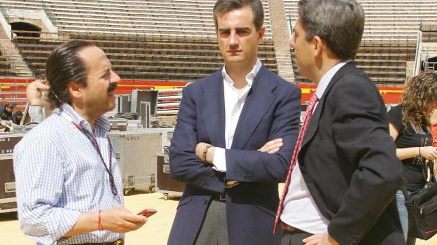 Álvaro Pérez -el Bigotes-, Ricardo Costa y el vicepresidente Vicente Rambla, en la plaza de toros de Valencia.