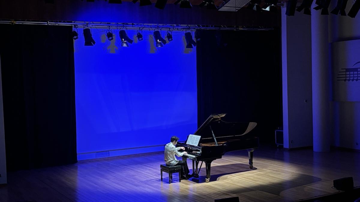 El pianista chileno  Hugo Alonso Llanos Campos