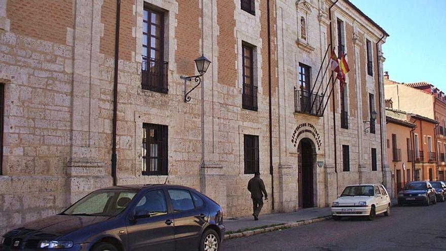 Fachada del edificio que alberga el servicio de la residencia Virgen del Canto de Toro.