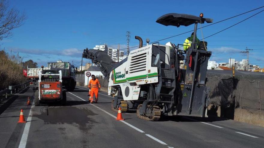 Los seis badenes del Perelló ayer desaparecieron de la CV-500.