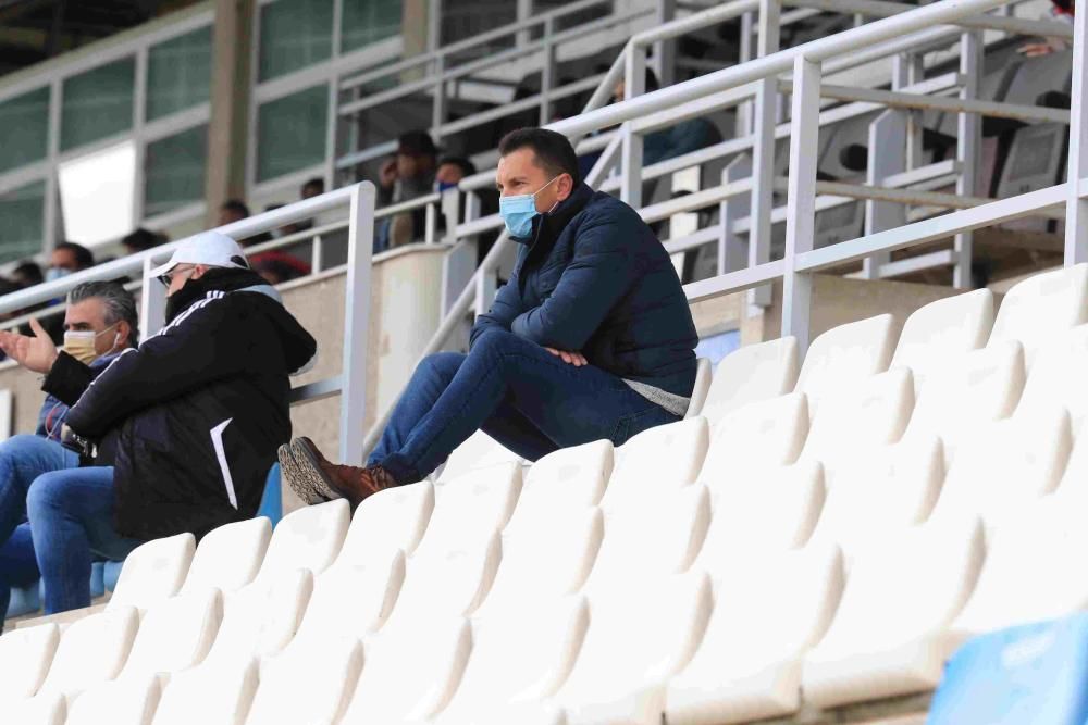 El Lorca Deportiva mejora su imagen pero cae goleado