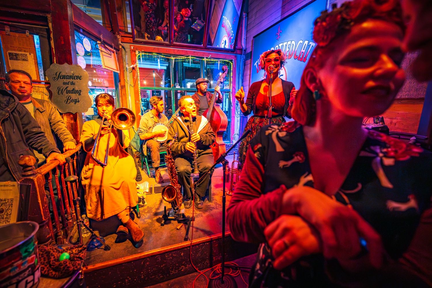 Música en The Spotted Cat Music Club.