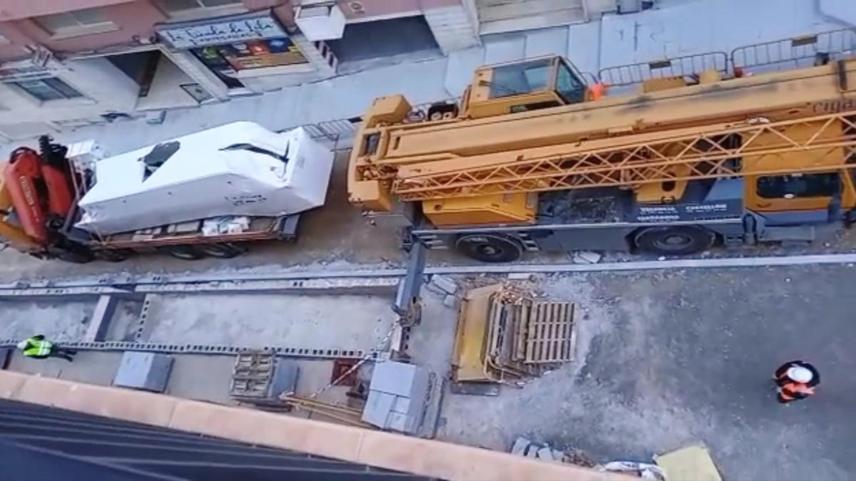 La primera rampa ha llegado esta mañana a la calle Murillo