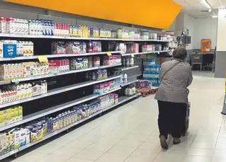 Los supermercados de la Región apenas reciben ya suministros