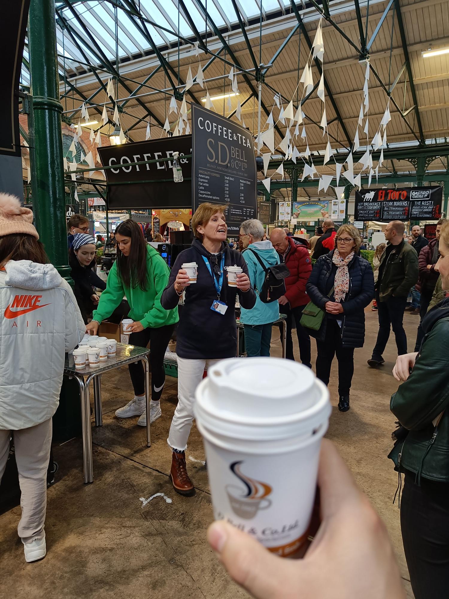 En imágenes: Música, comida y fiesta para derribar el muro de Belfast