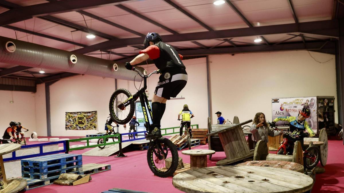 Las bicicletas toman el recinto ferial de Gijón con el "Asturias Bike Weekend"
