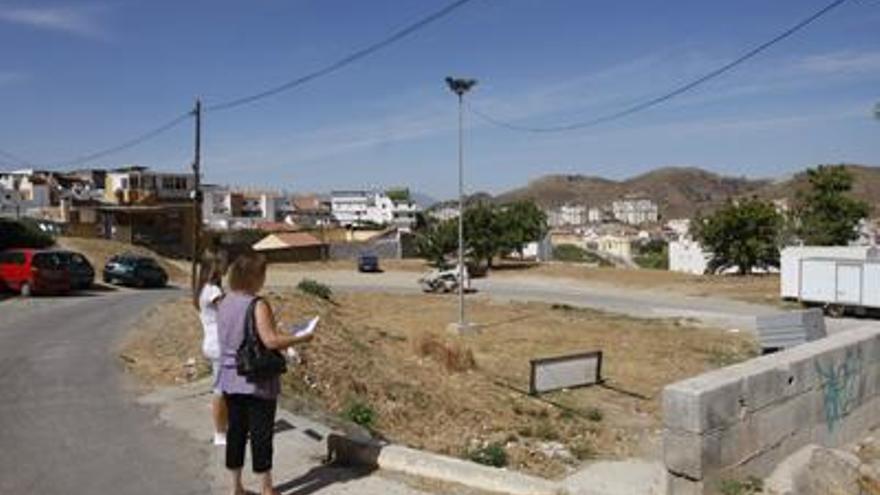 Calle Moscatel. Los vecinos piden desde hace años un proyecto para este rincón del barrio que no cambia desde la década de los 70.