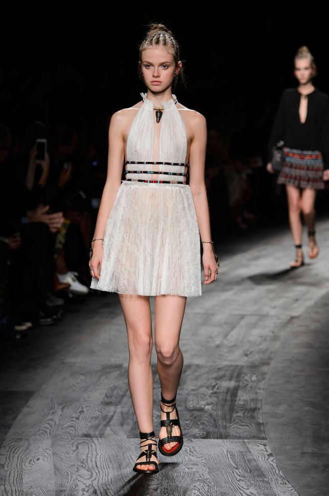 PFW: Valentino Primavera/Verano 2016, vestido blanco de encaje