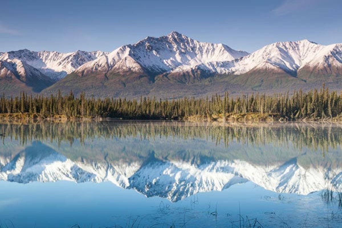 Parque nacional y reserva de Kluane con las montañas San Elías al fondo. Parque nacional y reserva de Kluane con las montañas San Elías al fondo.