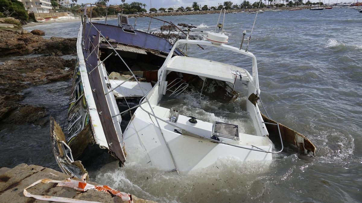 Jetzt komplett kaputt: Das Geisterschiff &quot;Reina I&quot;