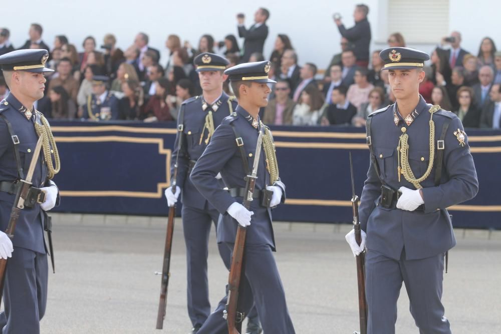 Jura de bandera de nuevos alumnos en la Academia General del Aire