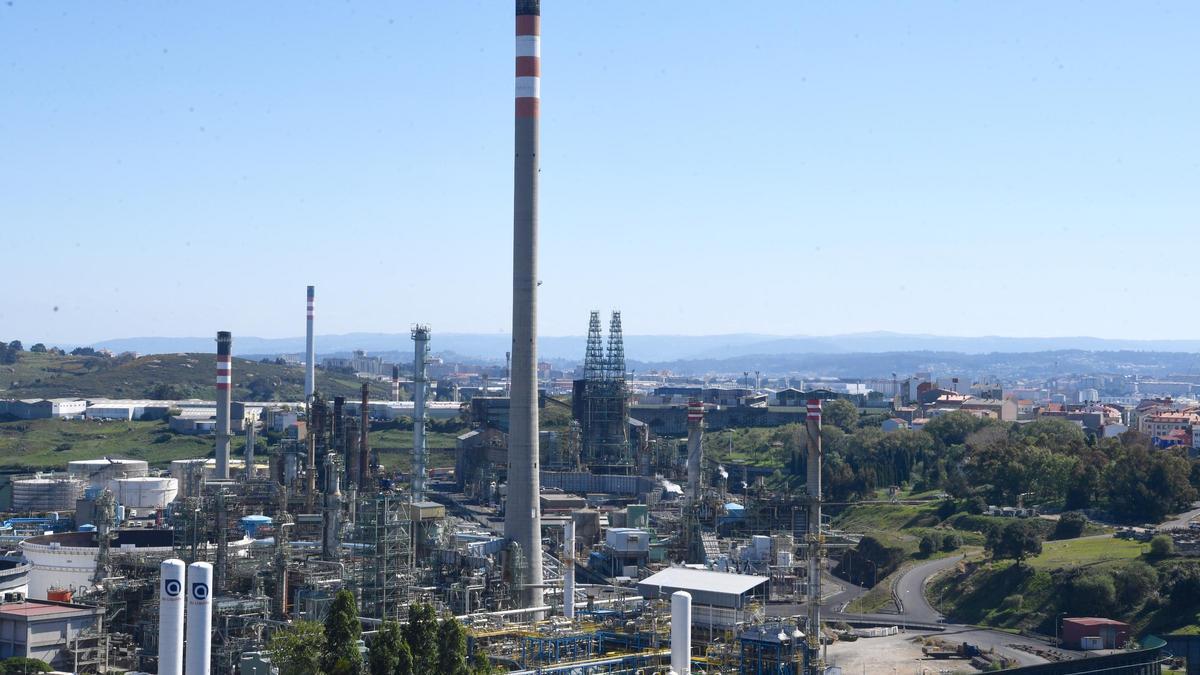 Vista general de la refinería de Repsol en A Coruña.