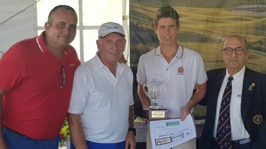 Acto de entrega de premios con la asistencia del presidente de la Federacion de Golf de la Comunidad Valenciana.