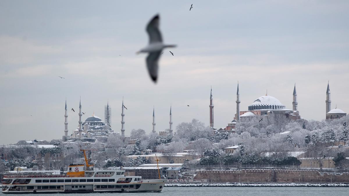 Turquía, bajo un espeso manto de nieve por el temporal Elpis.