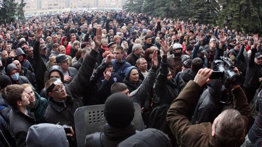 Activistas prorrusos ocupan la sede del ministerio del Interior en Gorlovka